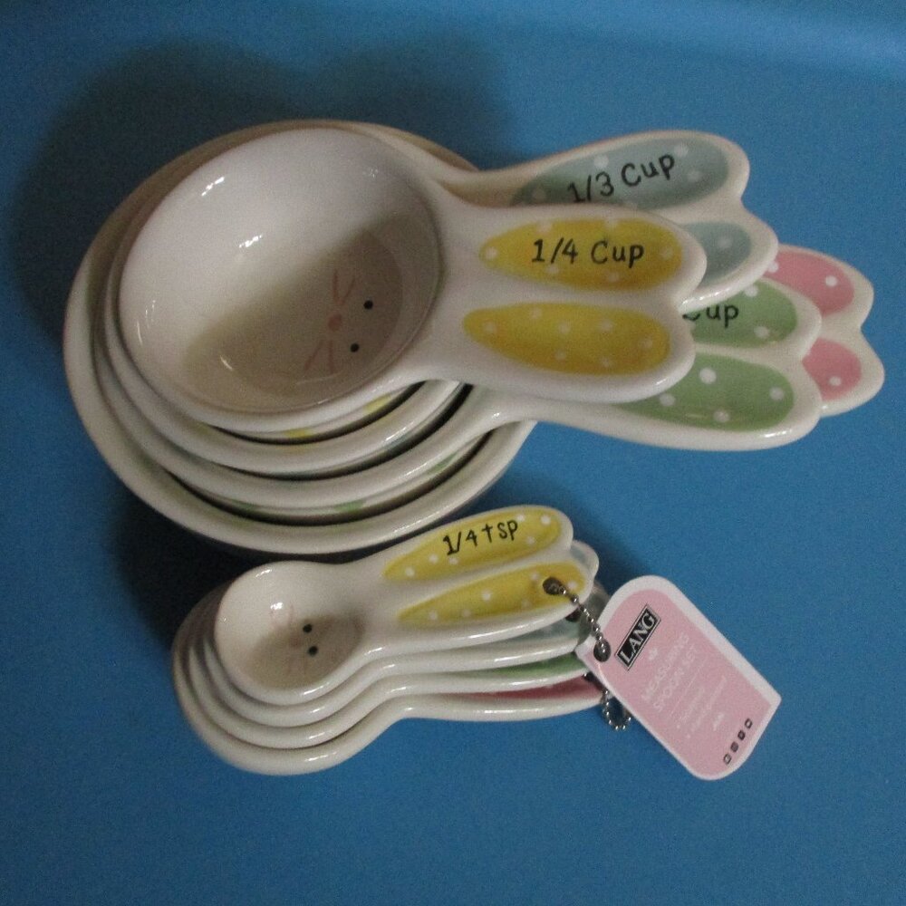 NWT 8 Piece BunnyRabbit  Measuring Spoon and Cup Set